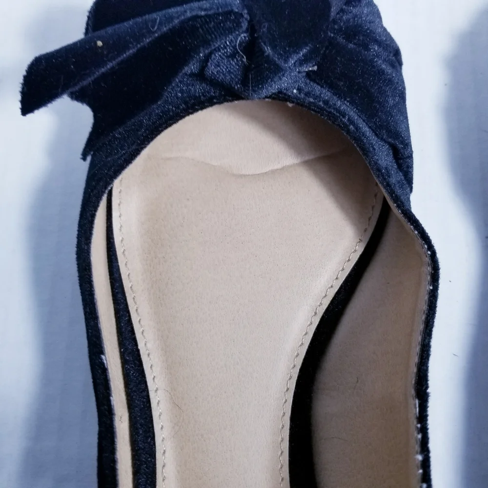 FIONI BLACK VELVET FLATS SIZE 7 WIDE